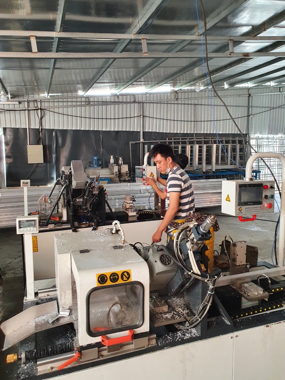 progressive stamping machine.jpg